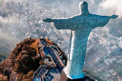 Découvrez rio en une journée complète avec le christ rédempteur, le téléphérique du pain de sucre, les escaliers selarón et un déjeuner brésilien—billets, guide et prise en charge inclus.