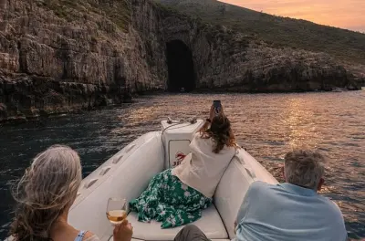Vlore Haxhi Ali Höhle Sonnenuntergang Speedboot-Tour mit Wein