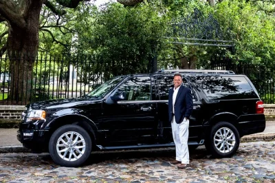 Erkunde charleston mit einem lokalen guide auf einer privaten stadtrundfahrt im suv. entdecke bunte viertel, ruhige ecken und berühmte highlights ganz entspannt.