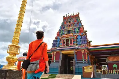 Nadi tour from Sigatoka: Temple, market, village and hot springs
