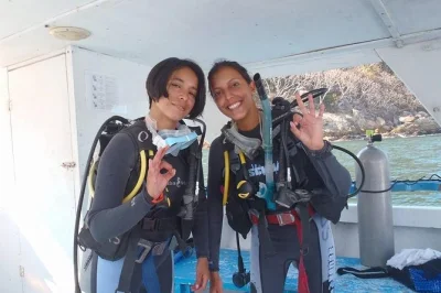 Guided 2-tank boat dives for certified divers near roqueta island, acapulco. see local marine life, snacks included. book your diving adventure today.