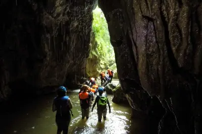 Grotta di Puerto Rico: Nuoto e tuffi nelle piscine naturali
