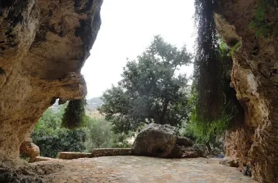 Tour privado desde Chania: Monasterio, garganta y pueblo de montaña