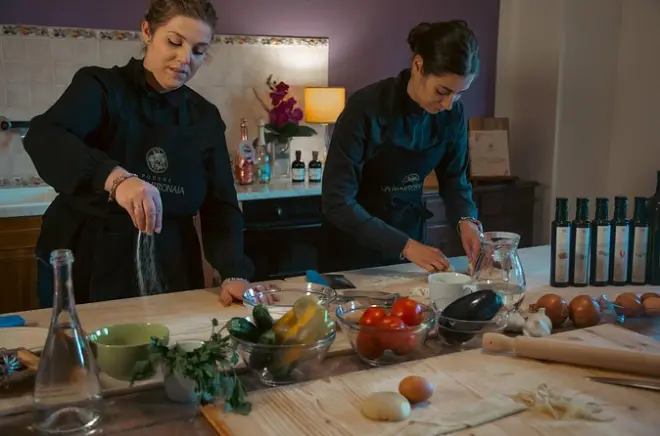 Corso di cucina vegana toscana a San Gimignano: Prepara pasta fresca