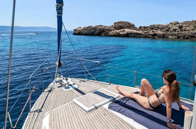 Navegación por Capo Caccia desde Alghero: Snorkel y almuerzo a bordo