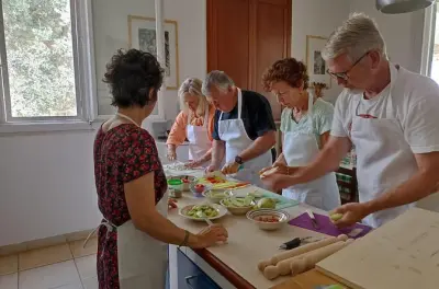 Ostuni cours de cuisine : Panzerotti et puccitedde avec vin