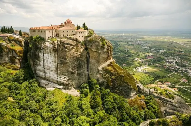 Tour privado con guía a Meteora desde Tesalónica en un día