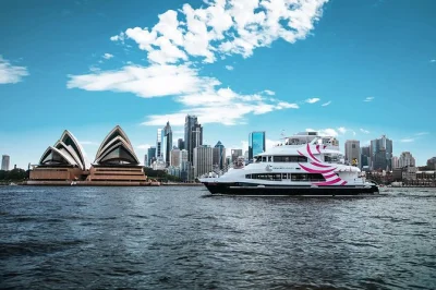 Desfrute de um cruzeiro com almoço no sydney harbour, prove frutos do mar frescos e vinhos da região, veja a opera house e a harbour bridge, com transporte incluso.