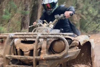 Reserve um tour privado de meio dia de atv perto de medellín. explore colinas verdes, fazendas locais e vistas panorâmicas com guia bilíngue e transporte privativo.