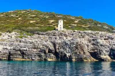 Vlore Speedboot-Tour: Sazan Insel, Haxhi Ali Höhle & Karaburun