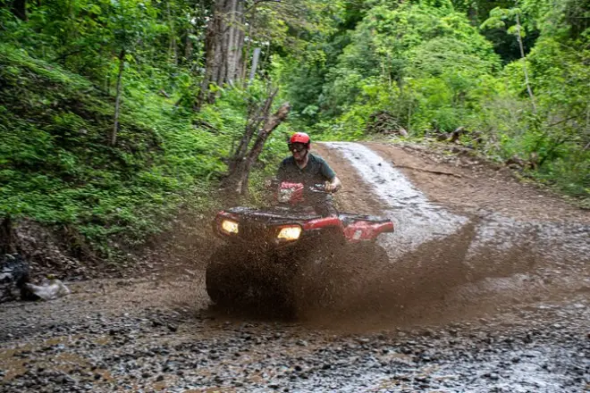 Guida in ATV a Playa Hermosa: Sentieri tra fiumi e foreste