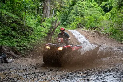 Balade en quad à Playa Hermosa : Rivières et sentiers forestiers