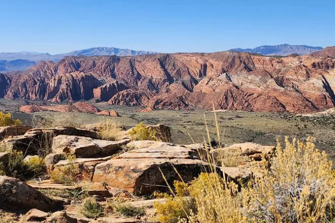 Tour in bus nel sud dello Utah: Snow Canyon, vulcano e Red Mountain