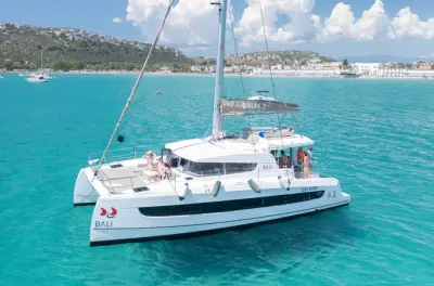 Vela in catamarano a Cagliari con snorkeling e Sella del Diavolo