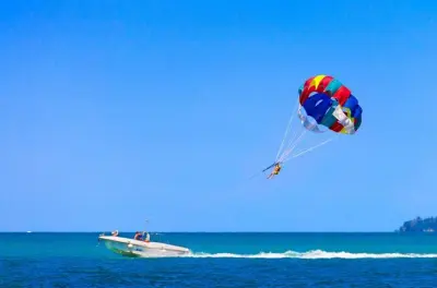 Ostküste Mauritius: Parasailing und Unterwasser-Spaziergang erleben