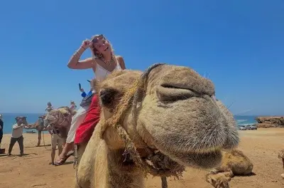 Tagestour von Tarifa nach Tanger: Fähre, Kasbah, Höhlen & Kamelritt