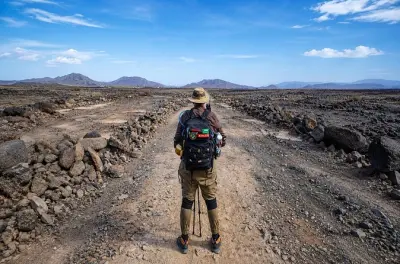 Descenso guiado de 700 m en el cañón Al Khanaq, cerca de Medina