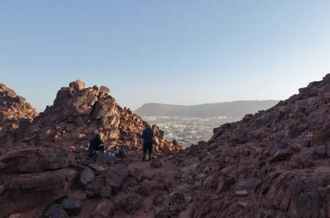 Hamra Al Assad Mountain hike in Medina: Sunrise and history