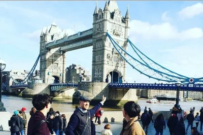 Vive la historia de londres en un taxi negro clásico—visita big ben, torre de londres, cambio de guardia y más con un guía local. incluye recogida y agua embotellada.