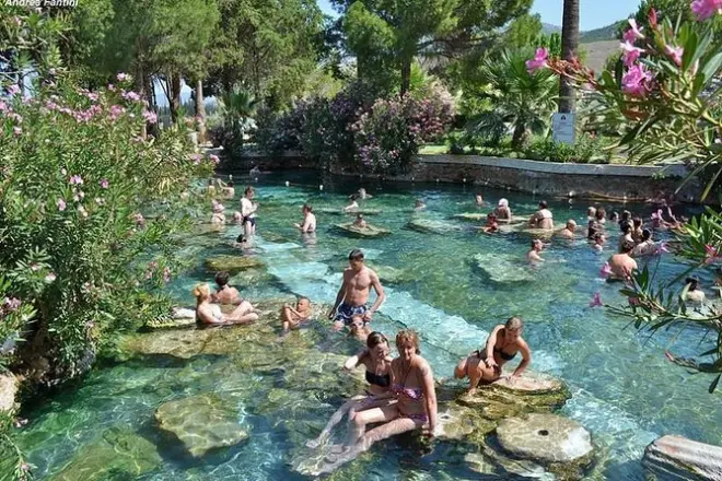 Tour a Pamukkale saindo de Kusadasi: Terraços brancos e Hierapolis