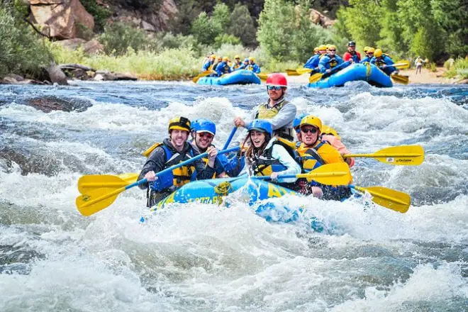 Buena Vista: Wildwasser-Rafting & Zipline am Berg – Halbtagestour