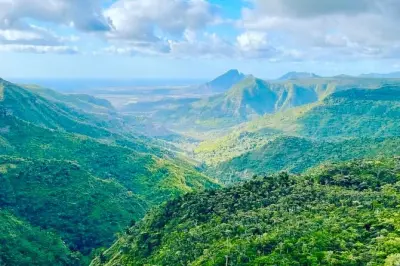 Chamarel nature tour: Ebony Forest, Seven Coloured Earth & lunch