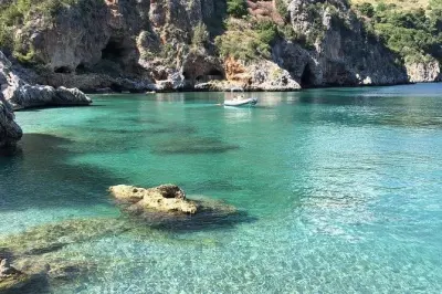 Bootstour Baia Degli Infreschi: Höhlen & Schwimmen