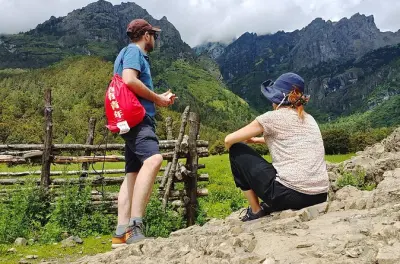 Wanderung am Jade-Drachen-Schneeberg mit Förster in Lijiang