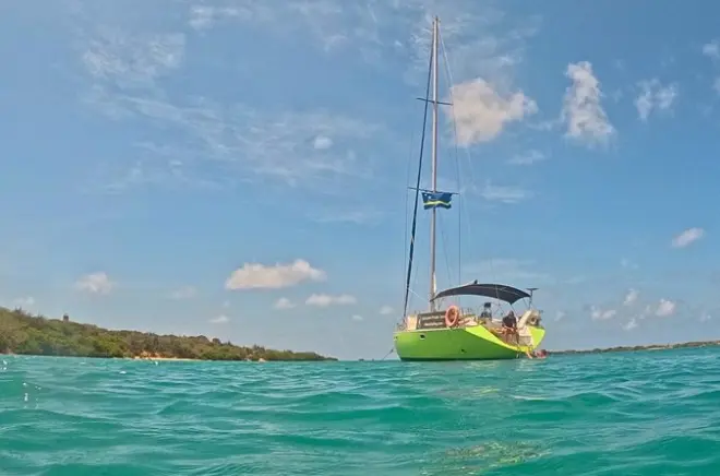 Barca a vela a Curacao: Pranzo e snorkeling sulla Galaxie da 14,5 m