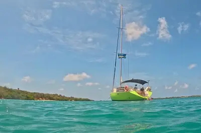 Barca a vela a Curacao: Pranzo e snorkeling sulla Galaxie da 14,5 m
