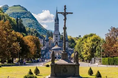 Lourdes Heiligtum ab San Sebastian: Katholische Pilgerreise