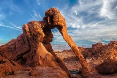 Descubre los colores del desierto en valley of fire con una excursión desde las vegas. camina por senderos increíbles, escucha historias locales y disfruta de la recogida en hotel incluida.
