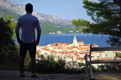 Paseo por Korčula: Café temprano y campo