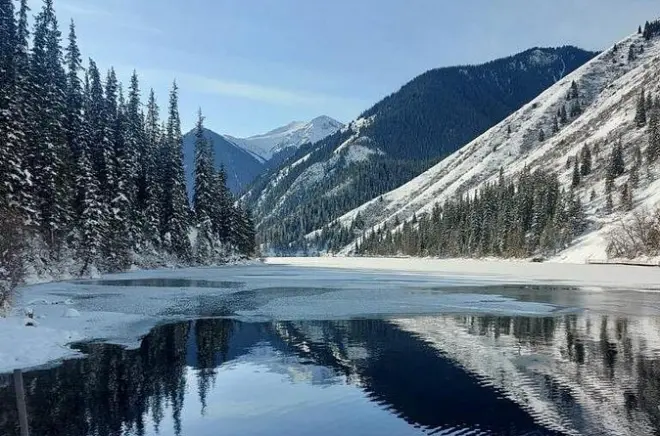 Charyn, lacs Kolsai et Kaindy : Canyons et lacs de montagne