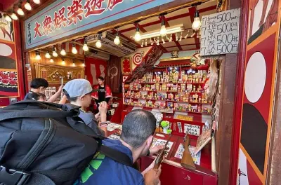 Osaka Retro Tour: Shinsekai, Tsutenkaku & Dotonbori in 3 Stunden