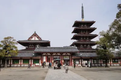 Castello di Osaka e templi: Tour privato a piedi personalizzabile