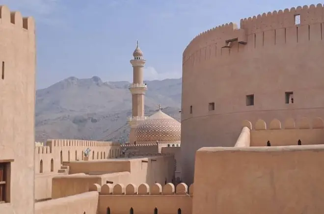 Fortaleza de Nizwa y Al Hamra desde Muscat: Guía privado