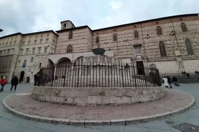 Perugia Private Walking Tour: Etruscan walls and Fontana Maggiore