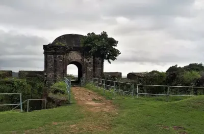Panama City to Caribbean Locks & San Lorenzo Ruins: Full-Day Tour