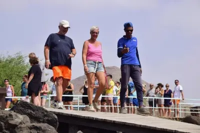 Isla Sal en un día: Salinas, tiburones y ojo azul