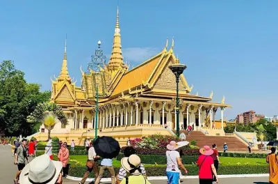 Tour por Phnom Penh: Palacio real, museos y mercados