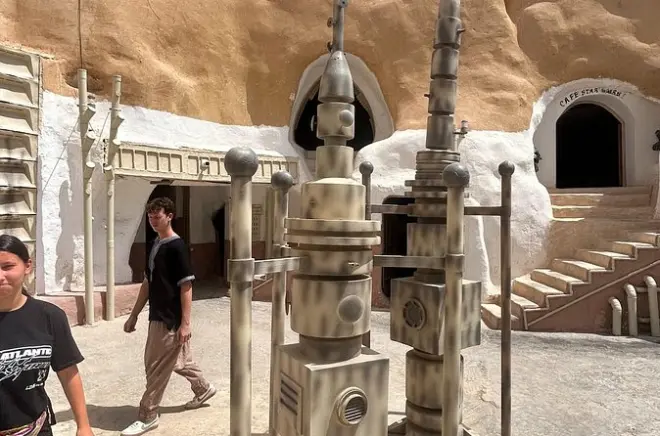 Sahara de Djerba: Ksar Ghilane, Matmata e cenário Star Wars