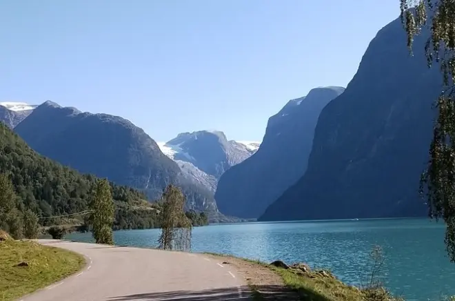 Tour dei due laghi e del ghiacciaio da Olden: 1 ora e 45 minuti