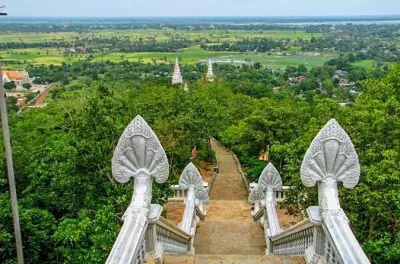 Oudong et Phnom Penh : Visite guidée privée d’une journée complète