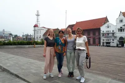 Jakarta Private Tour with Local Guide: Monas, Old Town & Harbor
