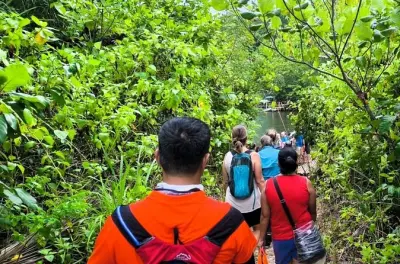 Rando et bateau sur la rivière souterraine de Puerto Princesa