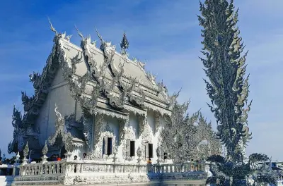 Tour privato a Chiang Rai: Tempio Bianco, Tempio Blu e Casa Nera