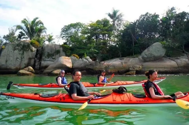 Kayak Paraty Bay: Mangroves, beach and snorkeling