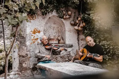 Clase de cocina en Naxos con recetas al horno y música en vivo