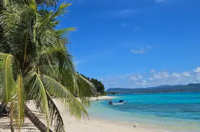 Snorkeling Pele Island from Efate: Reef, beach & BBQ lunch